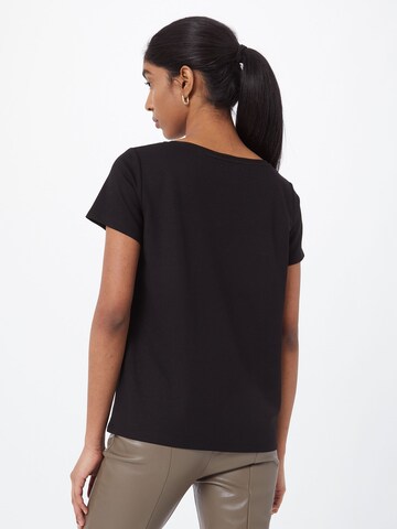 Tricou de la COMMA pe negru