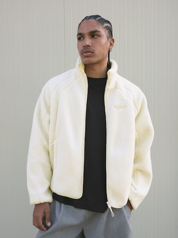 Bershka Fleece Jacket in Beige: front