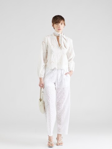 PIECES - Regular Calças 'WENDY' em branco