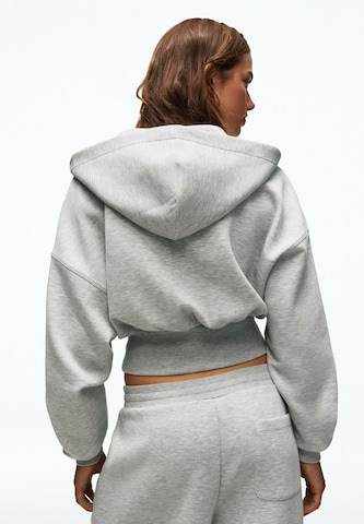 Bershka Tepláková bunda - Sivá