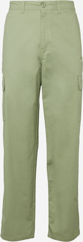 Regular Pantalon cargo 'CLUB' Nike Sportswear en vert : devant