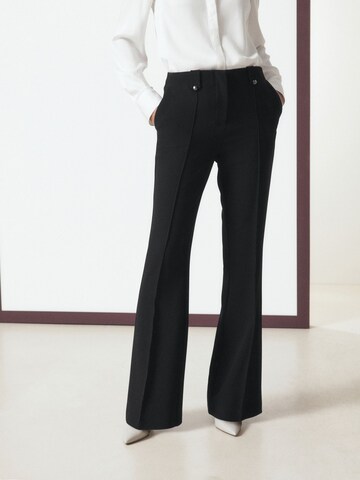 Next - Bootcut Pantalón en negro: frente