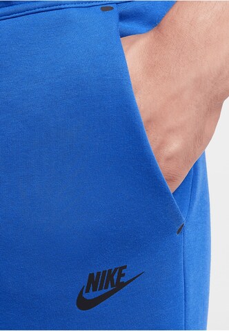 NIKE Tapered Broek in Blauw