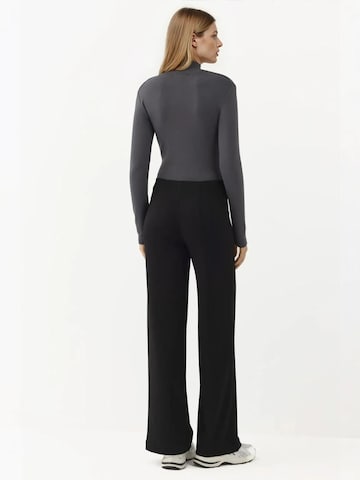 Hiccup Regular Pants in Black