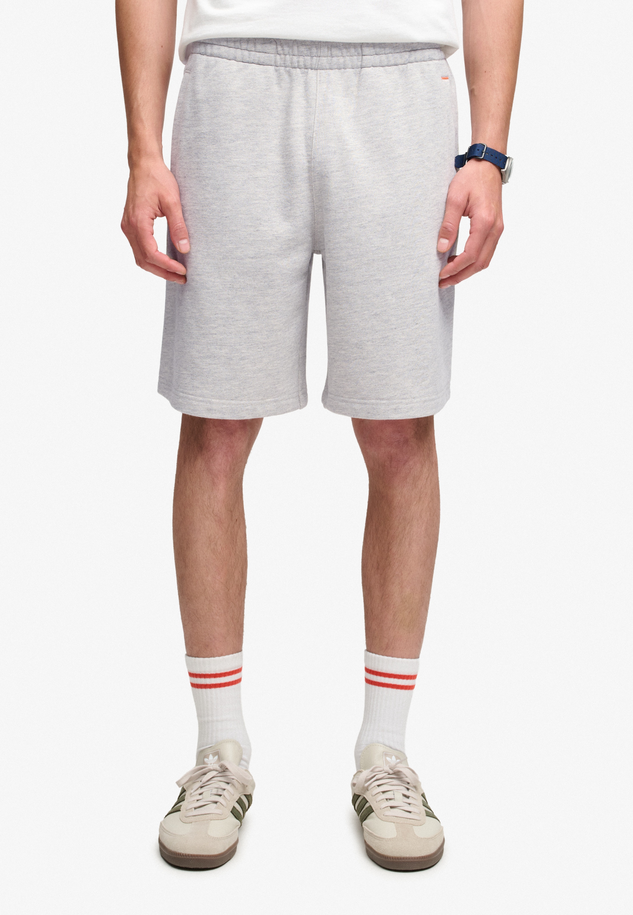 Superdry & Co Regular Broek 'Essential' in Grijs: voorkant