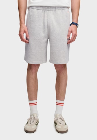Regular Pantalon 'Essential' Superdry & Co en gris : devant