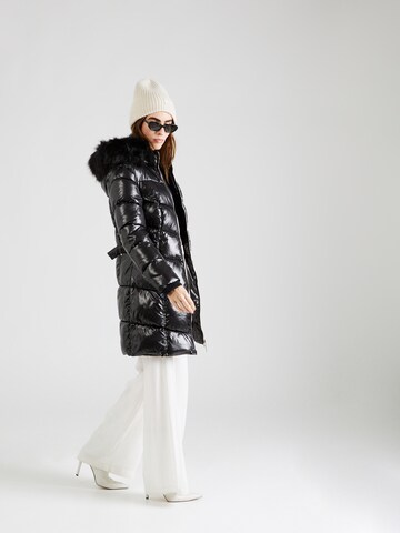 River Island Mantel in Schwarz