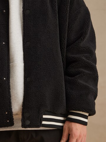DAN FOX APPAREL Overgangsjakke 'Tyler' i sort