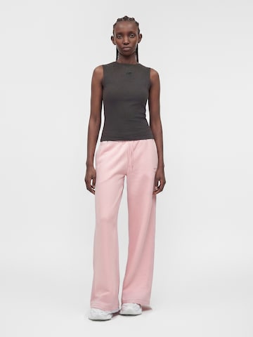 Wide leg Pantaloni di new balance in rosa