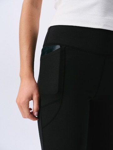 self. Flared Broek in Zwart