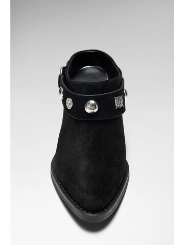 GUESS Platform Heels 'Sashlin' in Black
