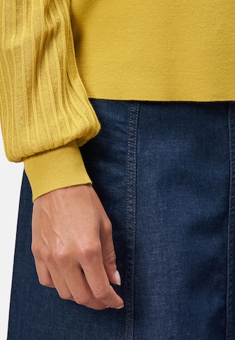 Pullover di zero in giallo