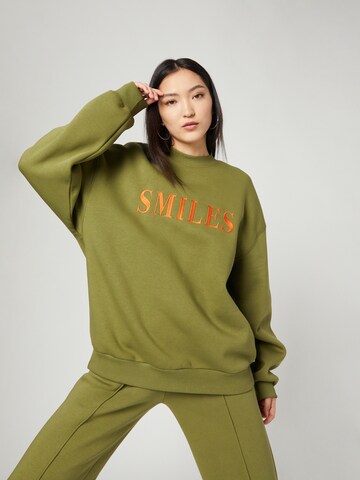 Sweat-shirt 'Jay' Smiles en vert : devant