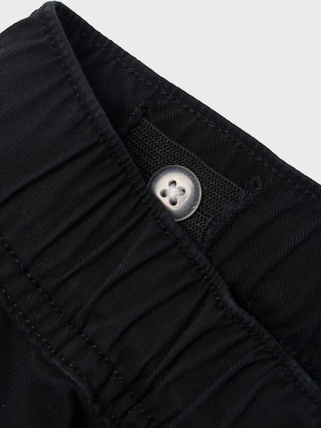 NAME IT - Tapered Pantalón 'BEN' en negro