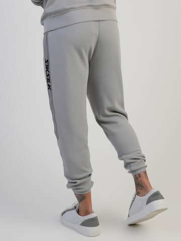 Effilé Pantalon SikSilk en gris