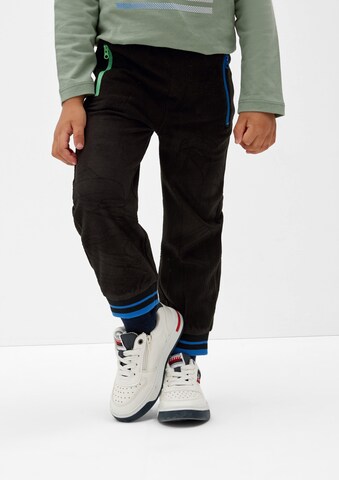 s.Oliver Regular Trousers in Black: front