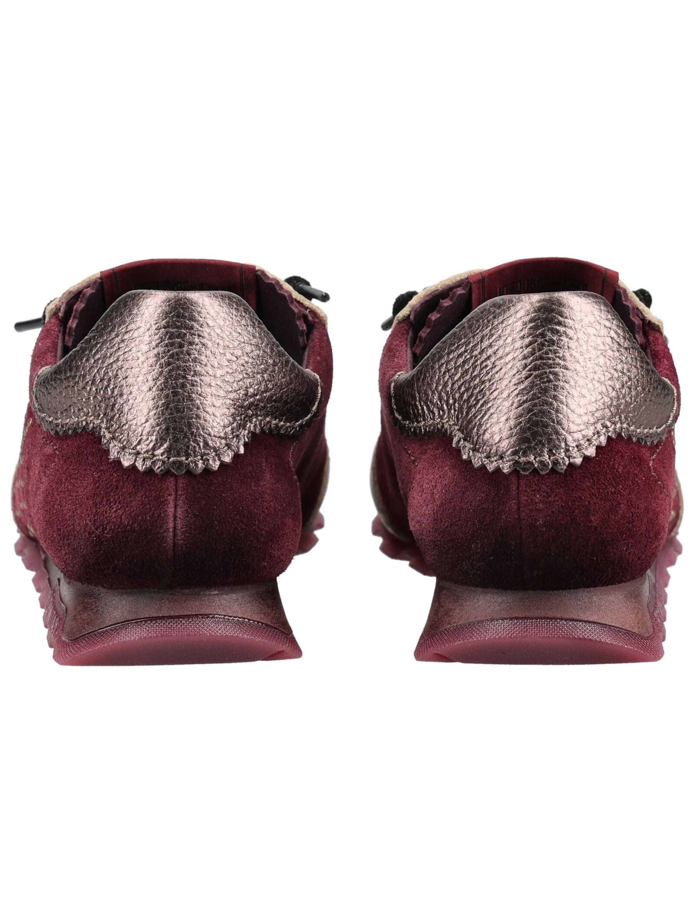 Hispanitas Platform trainers in Red