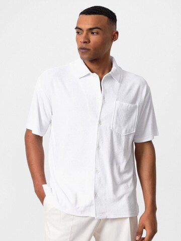 Antioch Regular fit Button Up Shirt in White: front