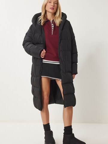 Cappotto invernale di Happiness İstanbul in nero: frontale