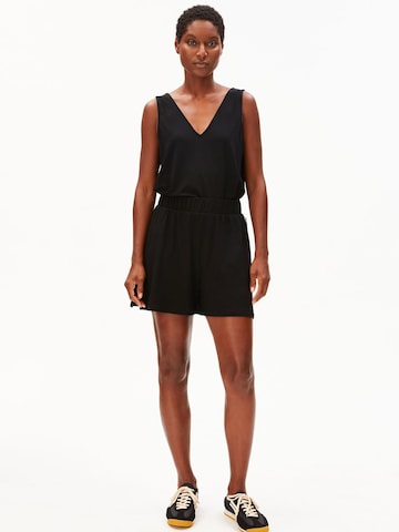 ARMEDANGELS Loose fit Trousers in Black: front