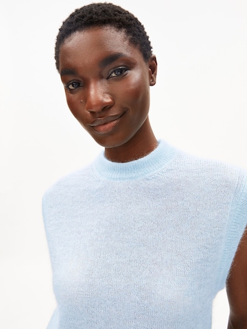 ARMEDANGELS Gebreide bodywarmer in Blauw