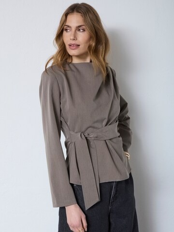 Maglietta ' TengaCC ' di co'couture in marrone: frontale