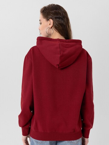 Jacey Quinn Sweatshirt in Rot