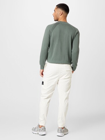 Calvin Klein Jeans Дънки Tapered Leg Панталон в бяло