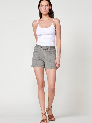 KOROSHI Regular Jeans in Green: front