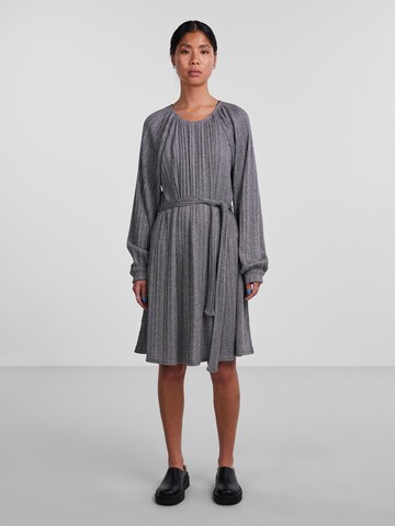 Robe 'DALILAH' PIECES en gris