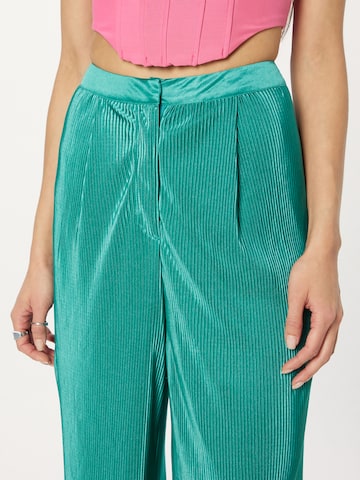 Wide Leg Pantalon à pince Nasty Gal en vert