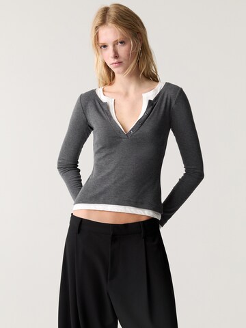Pull&Bear Tričko - Sivá: predná strana
