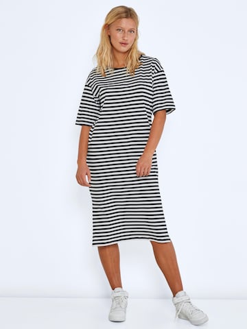 Noisy may Dress in Black: front