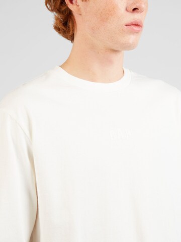GAP Тениска в бяло