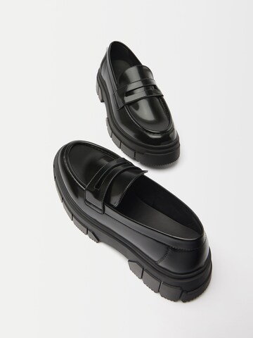 Bershka Classic Flats in Black