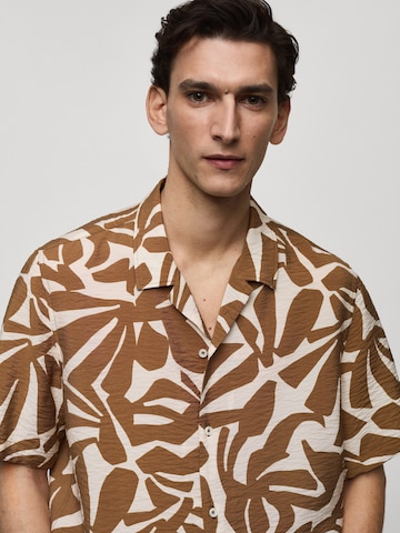 MANGO MAN Comfort fit Overhemd 'Esvedra' in Bruin