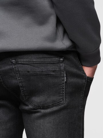 Ombre Regular Pants in Black