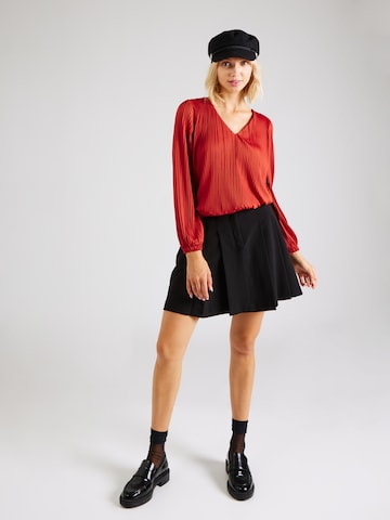 ABOUT YOU Shirt in Rot