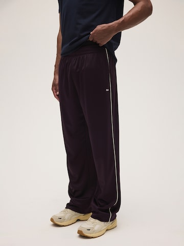 FILA Broek 'LAVIS relaxed straight piping track pants' in Bruin: voorkant
