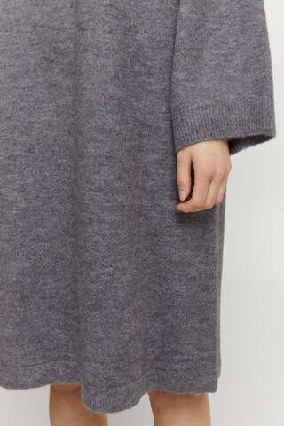 b.young Strickkleid in Grau