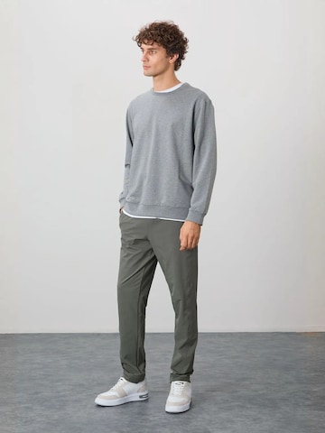 Sweat-shirt Tommy Life en gris