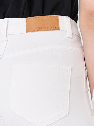 Noisy may Skinny Jeans 'Callie' in White