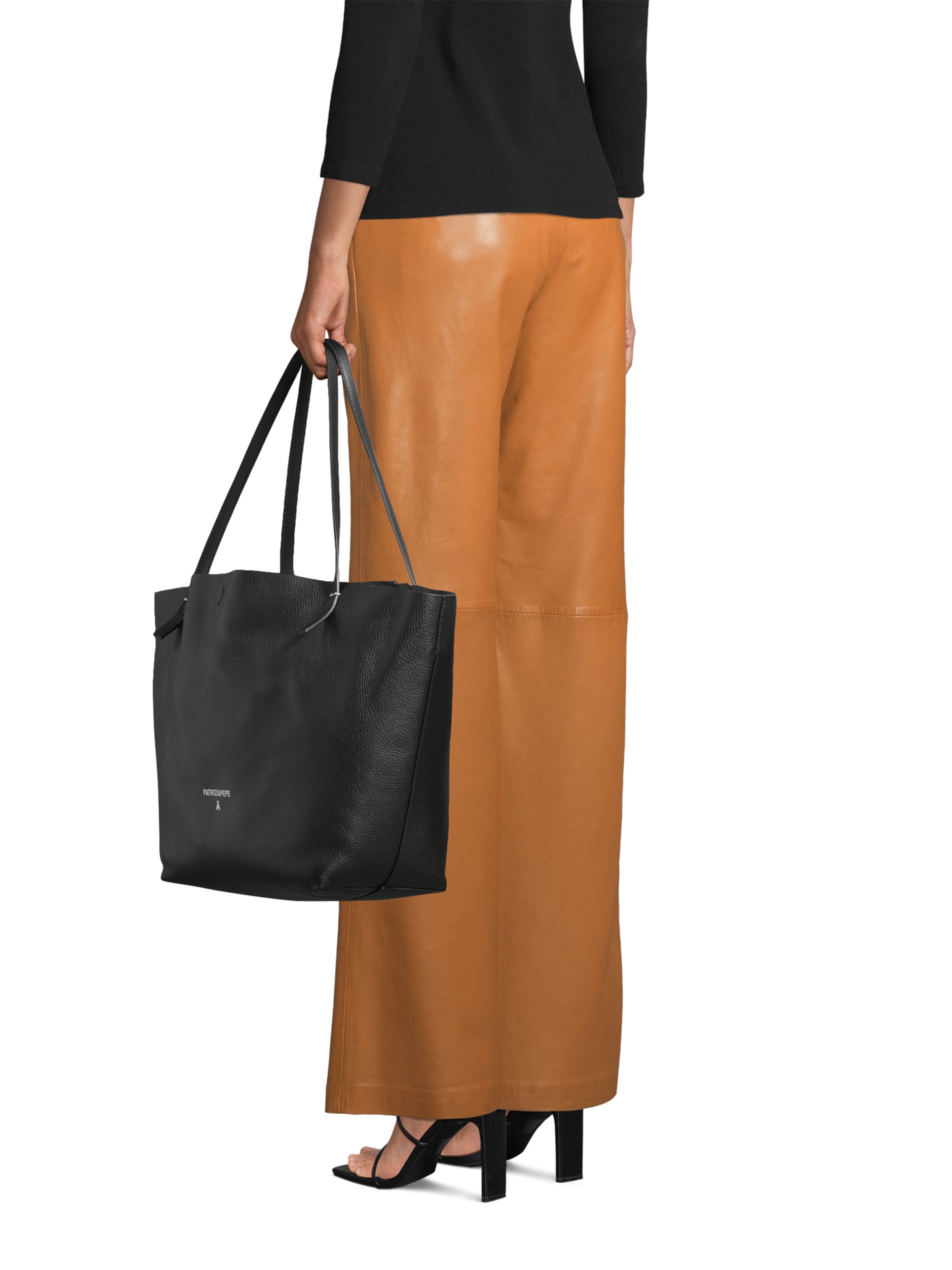 PATRIZIA PEPE Shoppingväska i svart