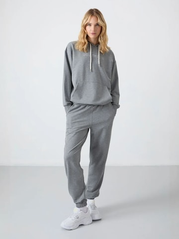 Tommy Life - Fato de jogging em cinzento: frente