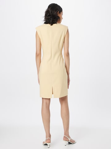 s.Oliver BLACK LABEL Εφαρμοστό φόρεμα σε κίτρινο
