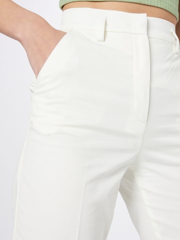 Coupe slim Pantalon à plis Sisley en blanc