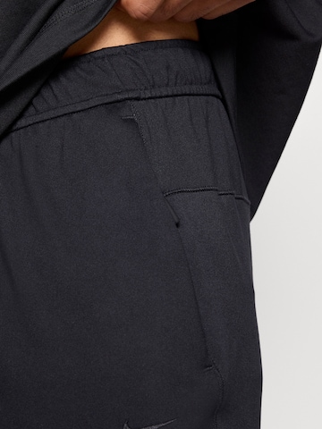 NIKE Tapered Sportsbukser 'PRMRY' i sort