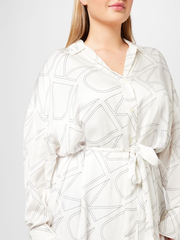 Robe-chemise Calvin Klein Curve en blanc
