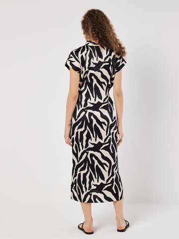 Robe ' ' Apricot en beige