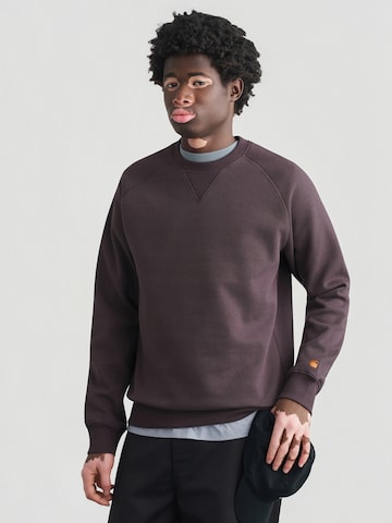 Carhartt WIP Tréning póló 'Chase' - barna: elől